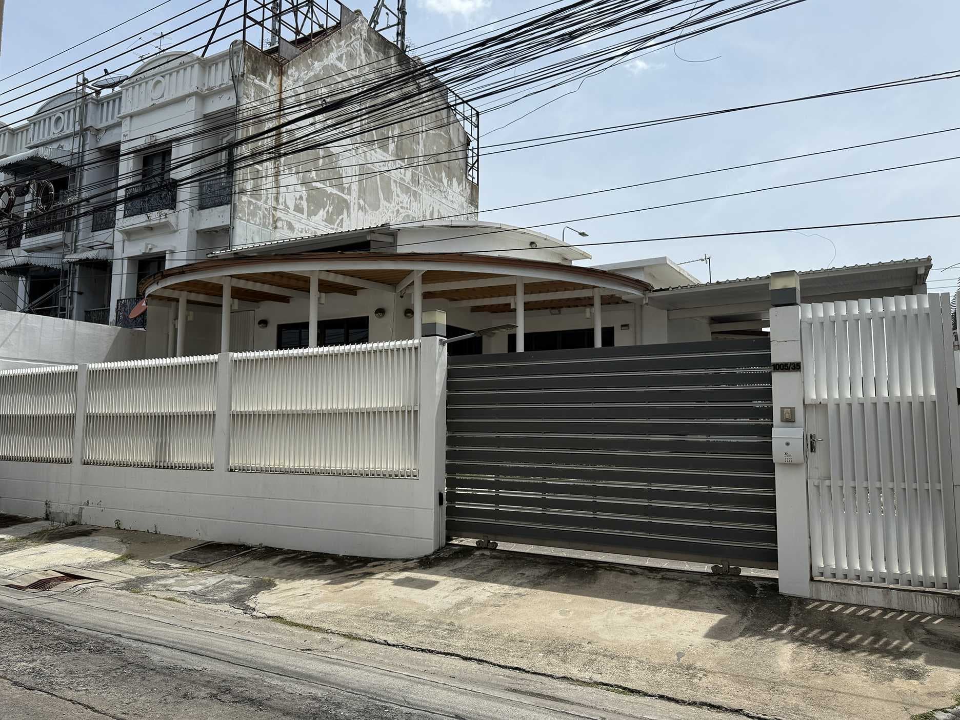 ขาย บ้านเดี่ยว Chuan Cheun Prachacheun ชวนชื่น ประชาชื่น 74 ตรว. 2 ห้องนอน 2 ห้องน้ำ 1 ชั้น ครึ่ง จอดรถได้ 3 คัน