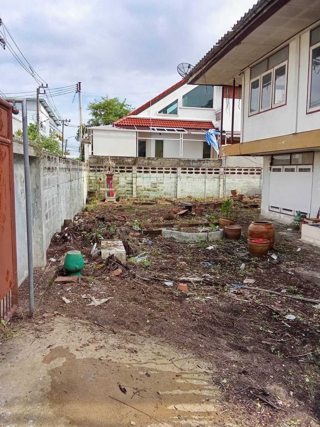 บ้านพร้อมที่ดิน เลขที่ 82 ซอยลาดพร้าว 87 แยก4