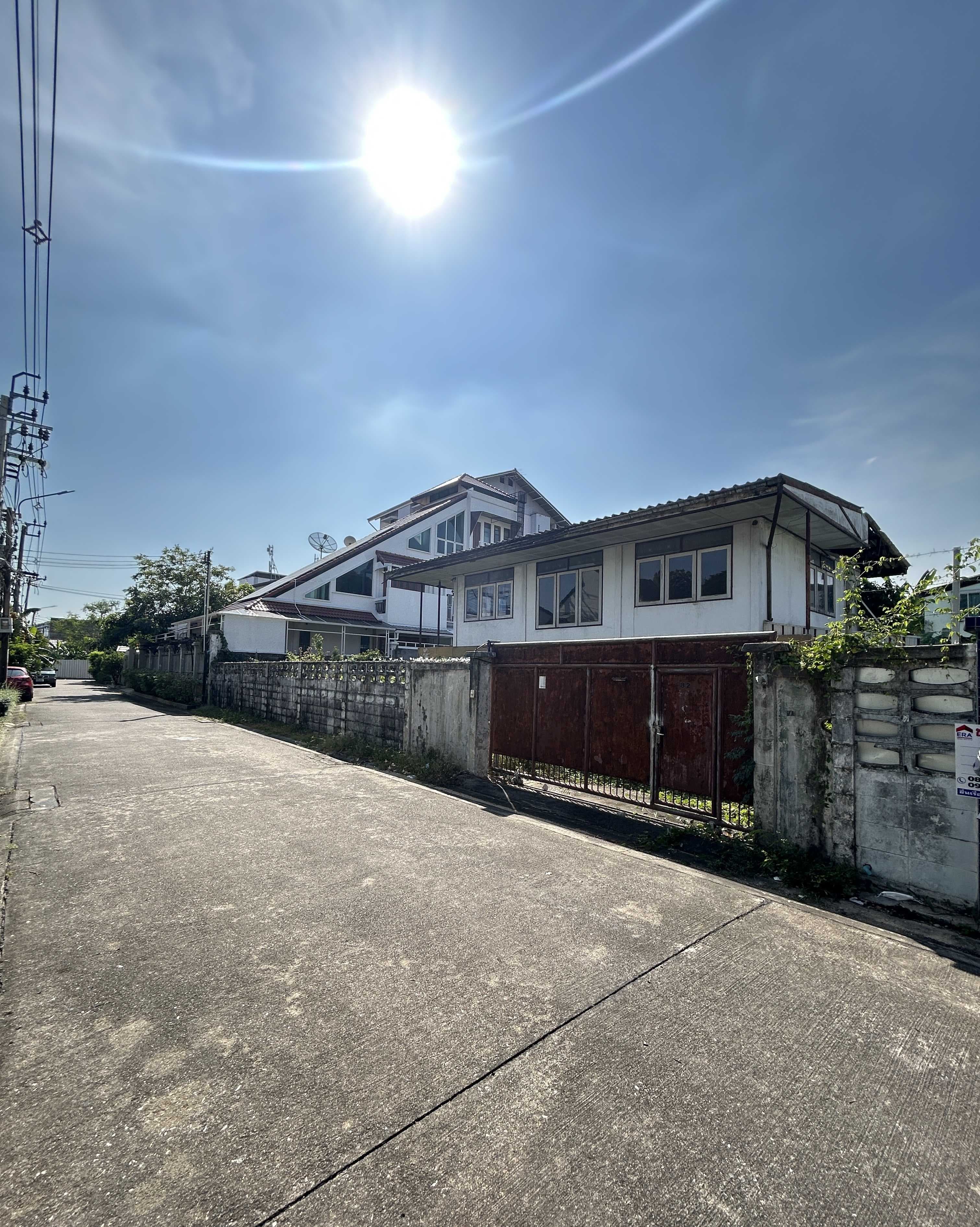 บ้านพร้อมที่ดิน เลขที่ 82 ซอยลาดพร้าว 87 แยก4