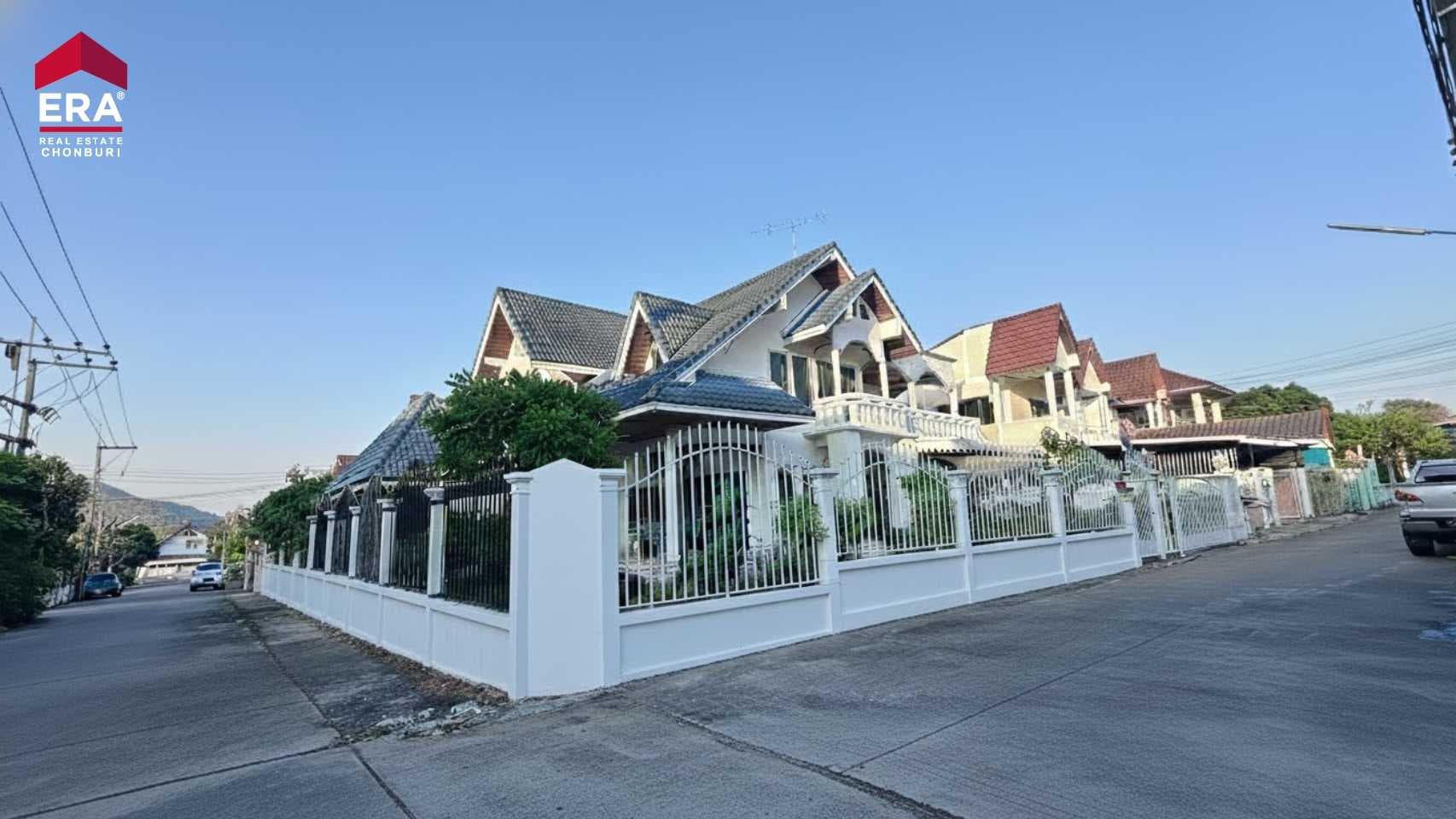 ขายบ้านเดี่ยวศรีราชา หมู่บ้านตระกูลทอง หลังใหญ่ 2 ชั้น 86 ตร.ว. 5ห้องนอน ใกล้เซ็นทรัลศรีราชา