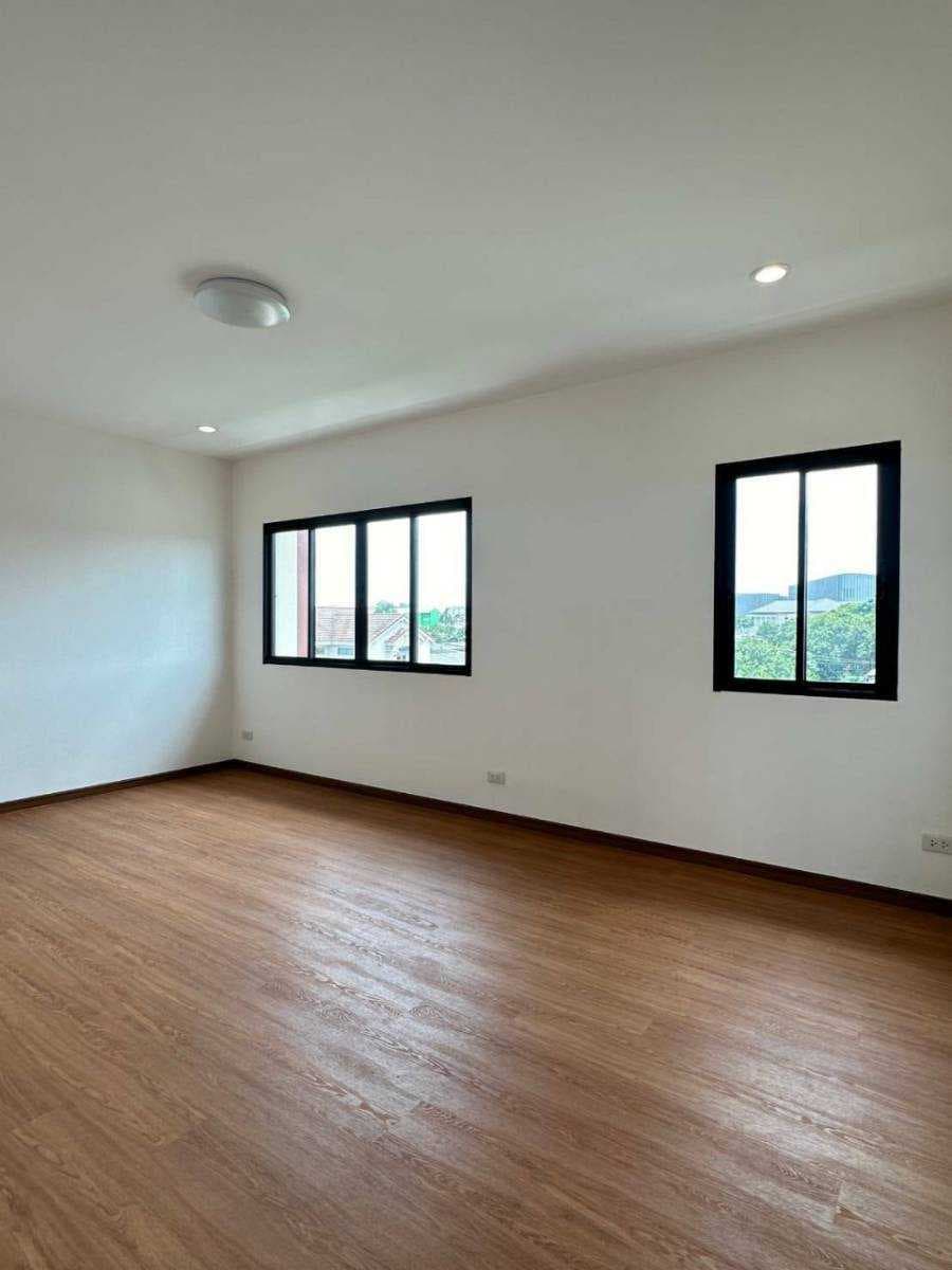 ขายทาวน์โฮม 3 ชั้น ใหม่เอี่ยม ใกล้ถนนประเสริฐมนูกิจ 100 เมตร เหมาะสำหรับ Home Office