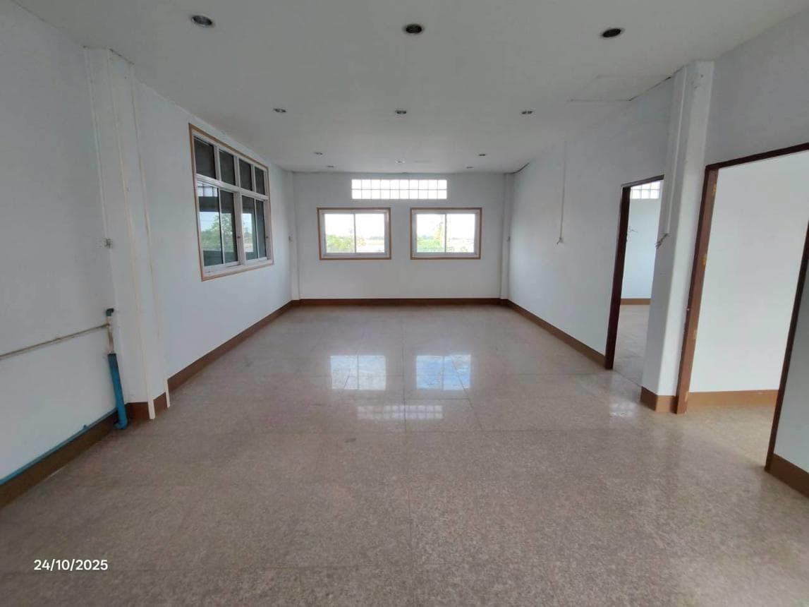 อาคารพาณิชย์หลังใหญ่ 4 ห้องนอน 7 ห้องน้ำ พื้นที่ 406.7 ตร.ม. ทำเลทอง พานพร้าว ศรีเชียงใหม่ จ.หนองคาย