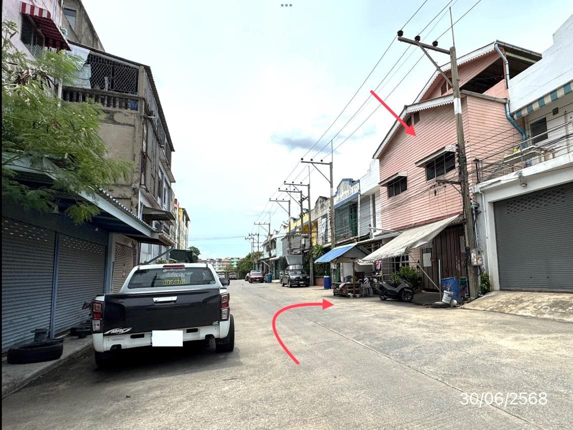 อาคารโรงงาน พงษ์ศิริชัย 2 อ้อมใหญ่ สามพราน นครปฐม พื้นที่ 40.2 ตร.ว. พื้นที่ใช้สอย 440 ตร.ม. 4 ห้องนอน 2 ห้องน้ำ