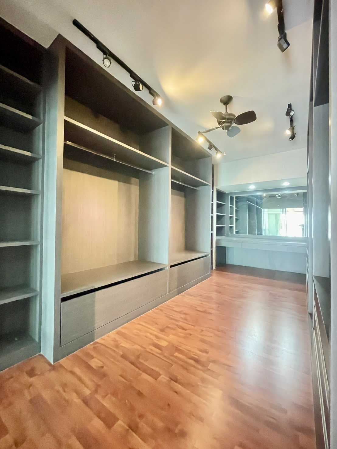 ขายทาวน์โฮม 3 ชั้น *ทำเลทอง* หมู่บ้านลีออง ซ.สุขุมวิท 62, 25 ตรว. 218 ตรม.
