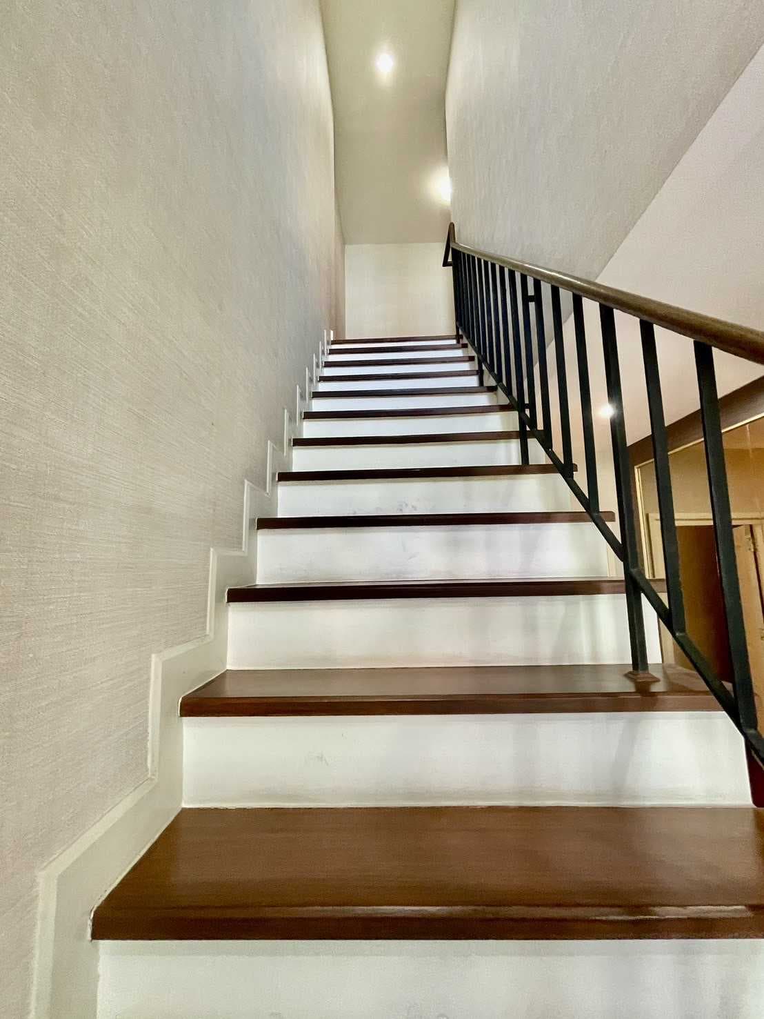 ขายทาวน์โฮม 3 ชั้น *ทำเลทอง* หมู่บ้านลีออง ซ.สุขุมวิท 62, 25 ตรว. 218 ตรม.