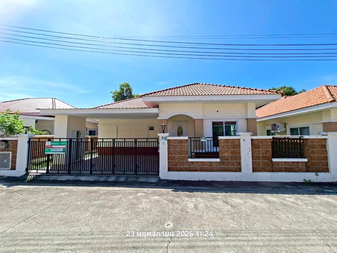 ขายบ้านเดี่ยว บ้านภูฟ้า บ้านฉาง-หาดพยูน บ้านฉาง ระยอง ทำเลพลา เนื้อที่ 52.5 ตร.ว. พื้นที่ใช้สอย 106.16 ตร.ม. 3 ห้องนอน 2 ห้องน้ำ สภาพดี พร้อมอยู่