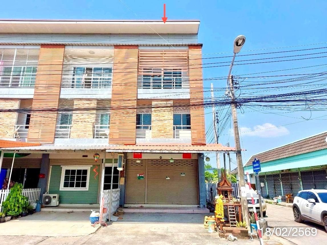 ขายอาคารพาณิชย์ เมืองชลบุรี ย่านเสม็ด พื้นที่ใช้สอย 175 ตร.ม. ทำเลศักยภาพใกล้แหล่งชุมชนและนิคมฯ
