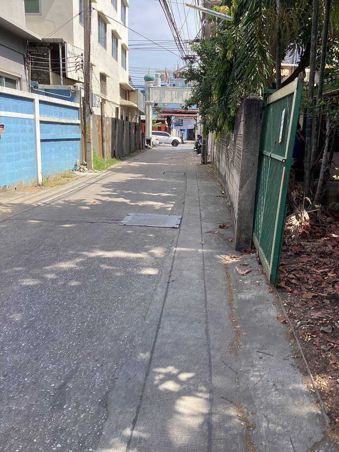 ขายตึกแถว ต้นซอย ประชาอุทิศ 30 4 ชั้น 250 ตรม พร้อมที่ดินด้านหลังติดคลอง ใกล้มหาวิทยาลัยพระจอมเกล้าธนบุรี