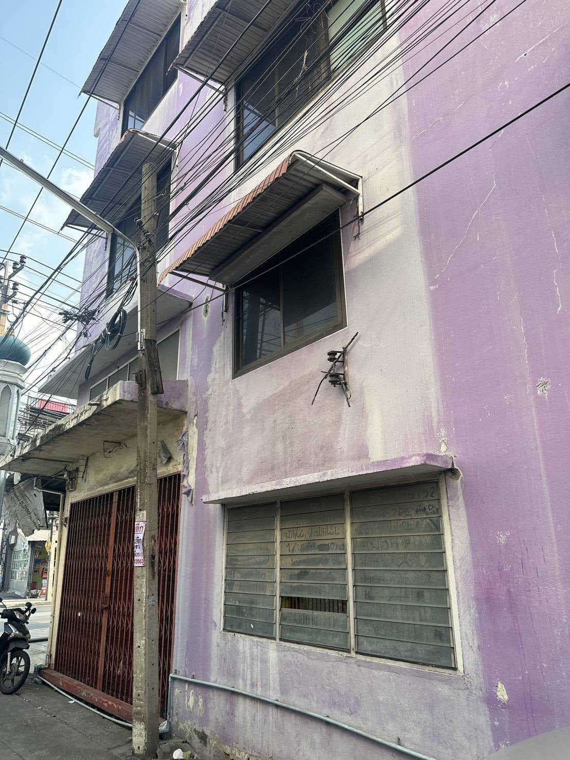 ขายตึกแถว ต้นซอย ประชาอุทิศ 30 4 ชั้น 250 ตรม พร้อมที่ดินด้านหลังติดคลอง ใกล้มหาวิทยาลัยพระจอมเกล้าธนบุรี