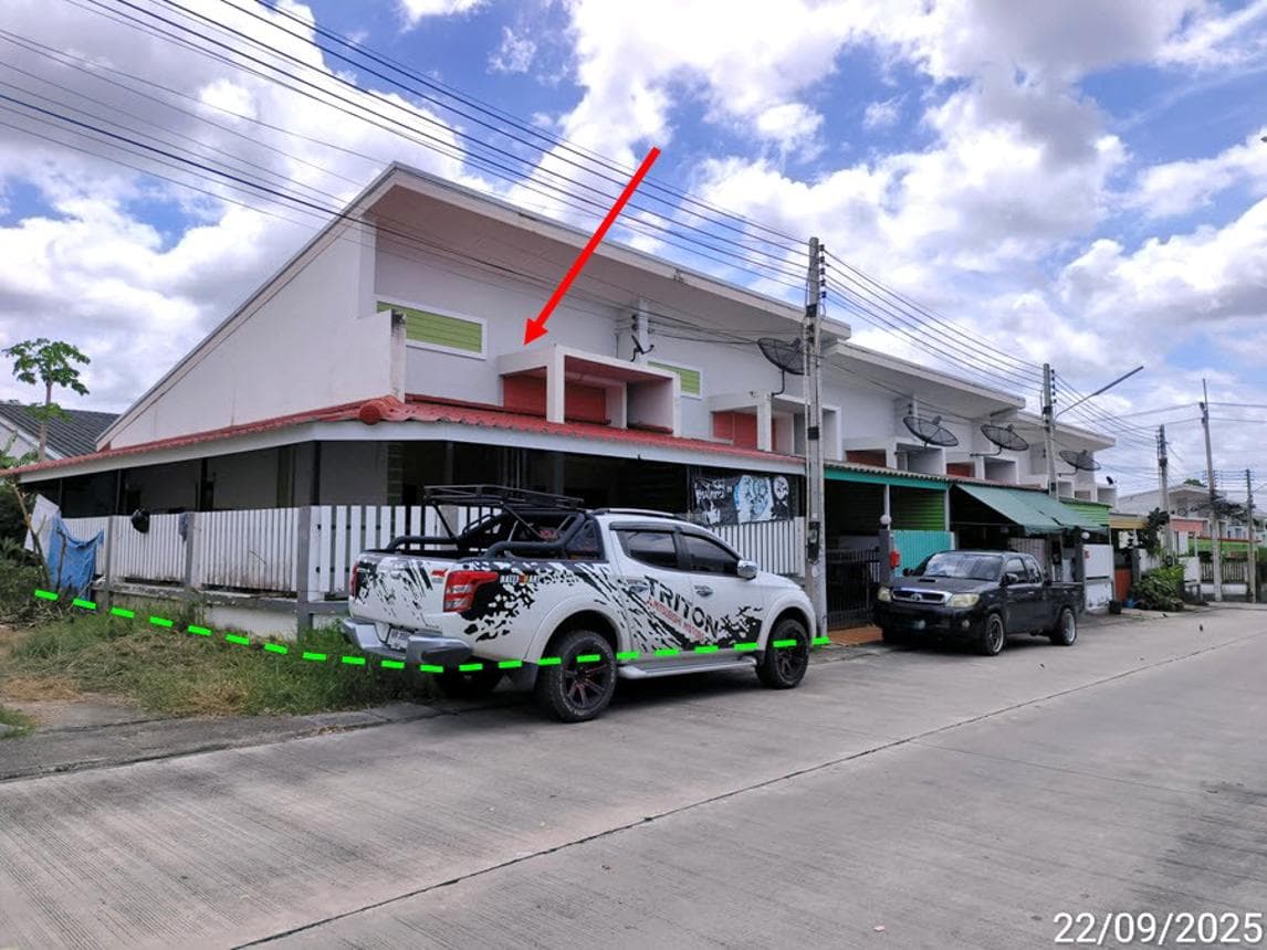 ทาวน์เฮ้าส์ ร่มเย็น 2 ปลวกแดง ระยอง 2 ห้องนอน 1 ห้องน้ำ พื้นที่ใช้สอย 122.75 ตร.ม. บนที่ดินกว้างขวาง 31.9 ตร.ว. ทำเลดีใกล้นิคมอุตสาหกรรม ราคาพิเศษ 1.7 ล้าน