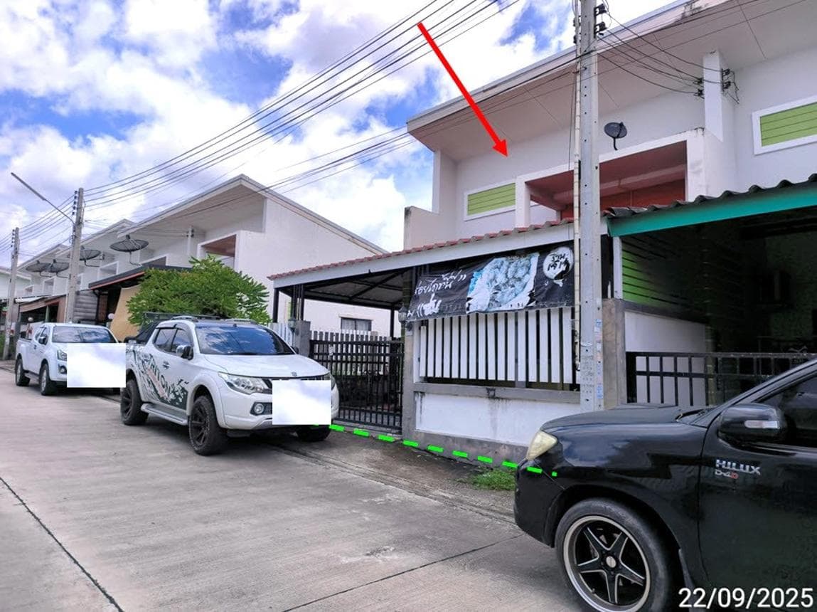 ทาวน์เฮ้าส์ ร่มเย็น 2 ปลวกแดง ระยอง 2 ห้องนอน 1 ห้องน้ำ พื้นที่ใช้สอย 122.75 ตร.ม. บนที่ดินกว้างขวาง 31.9 ตร.ว. ทำเลดีใกล้นิคมอุตสาหกรรม ราคาพิเศษ 1.7 ล้าน