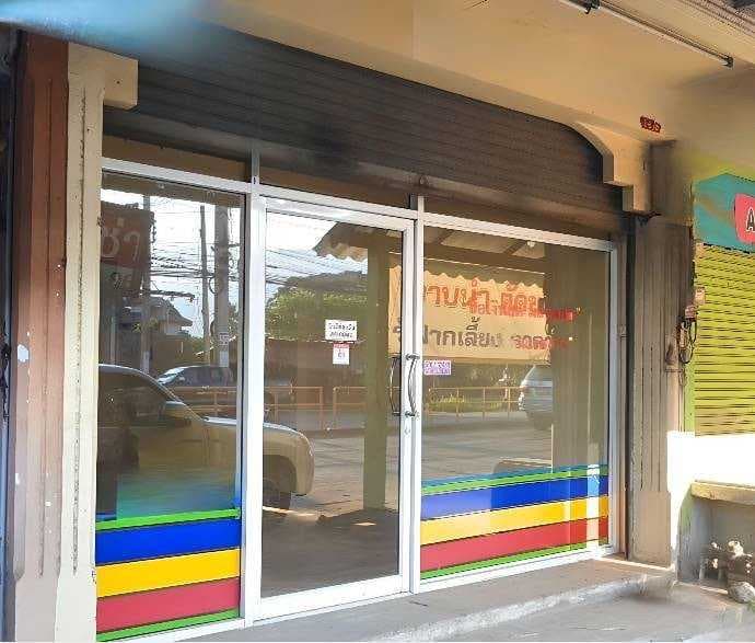 ขายอาคารพาณิชย์ 3 ชั้น โซนแม่ริมเรียบถนนโชตนา ทำเลดี