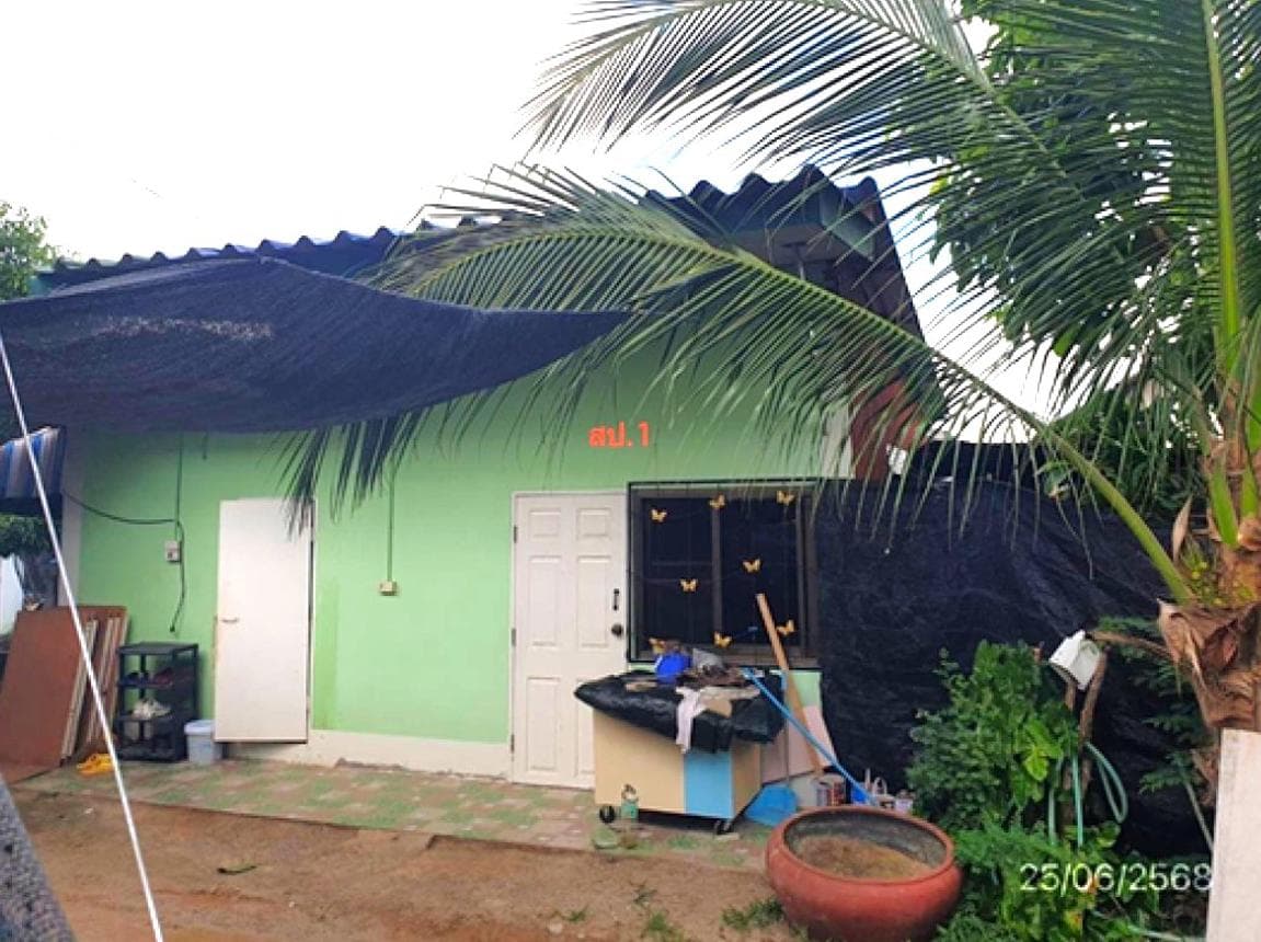 บ้านเดี่ยว ชมพู เมืองลำปาง พื้นที่กว้าง 49.5 ตร.ว. ทำเลดี ราคาไม่ถึงล้าน เดินทางสะดวก