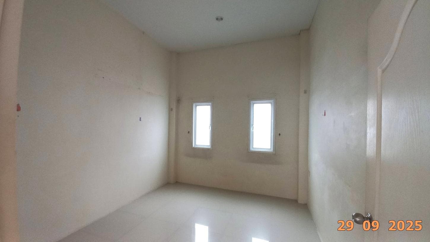 บ้านเดี่ยว แปลงยาว ฉะเชิงเทรา 2 ห้องนอน 1 ห้องน้ำ พื้นที่ 108.93 ตร.ม. บนที่ดินกว้างขวาง 52 ตร.ว. ทำเลสงบ ใกล้แหล่งอุตสาหกรรม เดินทางสะดวก ราคาคุ้มค่าเพียง 1.6 ล้าน
