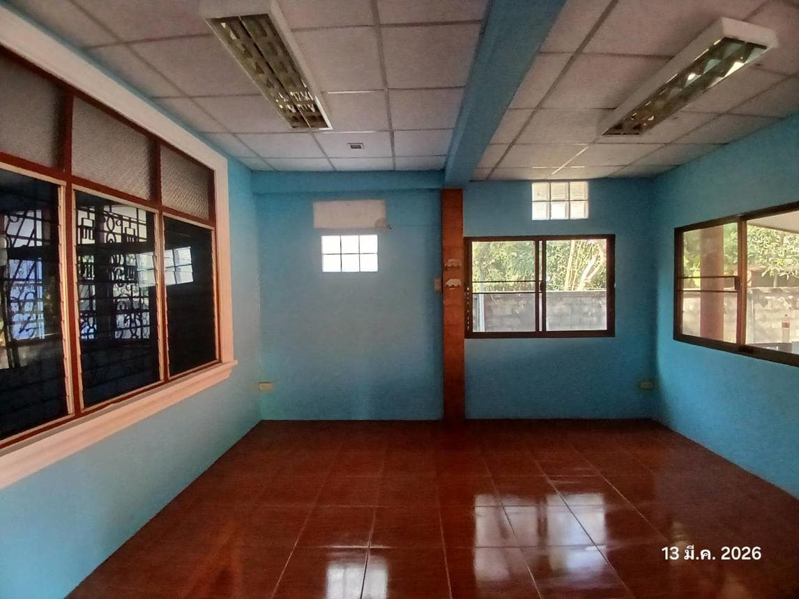 ขายอาคารสำนักงาน ชมพู เมืองลำปาง พื้นที่กว้าง 428.75 ตร.ม. บนเนื้อที่ 75 ตร.ว. ทำเลธุรกิจ ศักยภาพสูง ราคา 13.4 ล้าน