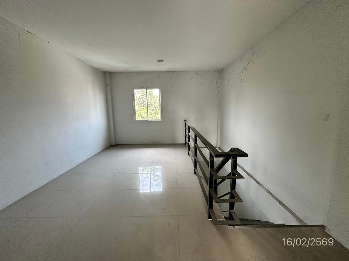 ขายอาคารพาณิชย์ทำเลดีติดเมือง 2 ห้องนอน 3 ห้องน้ำ พื้นที่ใช้สอย 150 ตร.ม. ย่านหนองปลาไหล บางละมุง ชลบุรี ใกล้พัทยา เหมาะทำธุรกิจ ค้าขาย และอยู่อาศัย