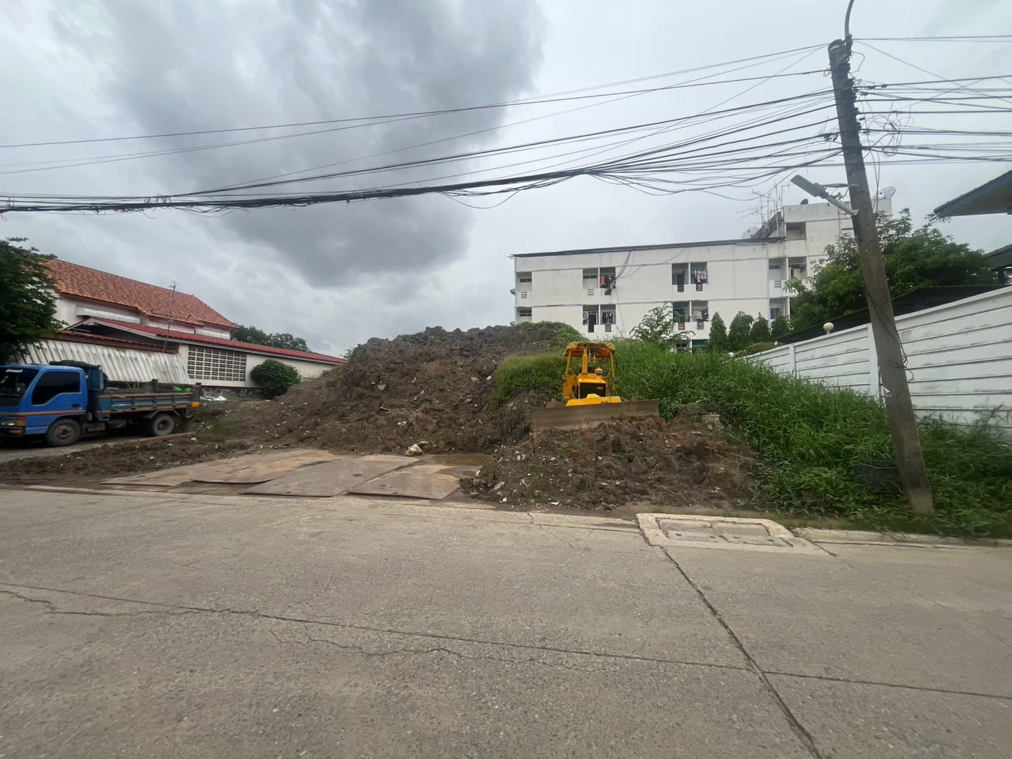 ทำเลทองด่วน! ขายที่ดินถมแล้ว 141 ตร.ว. วิภาวดี 60 (แยก 24) สร้างบ้านสวยได้ทันที