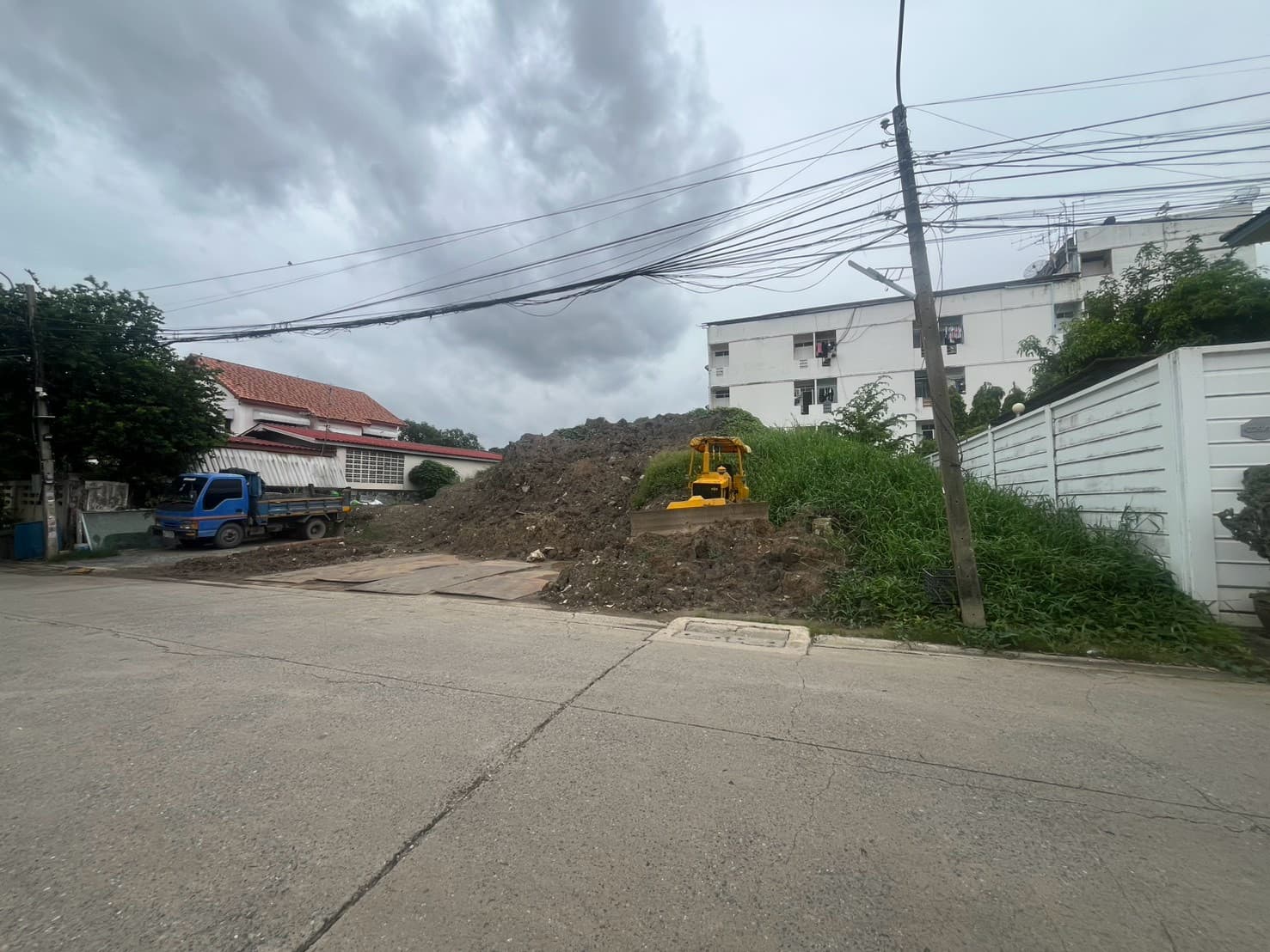 ทำเลทองด่วน! ขายที่ดินถมแล้ว 141 ตร.ว. วิภาวดี 60 (แยก 24) สร้างบ้านสวยได้ทันที