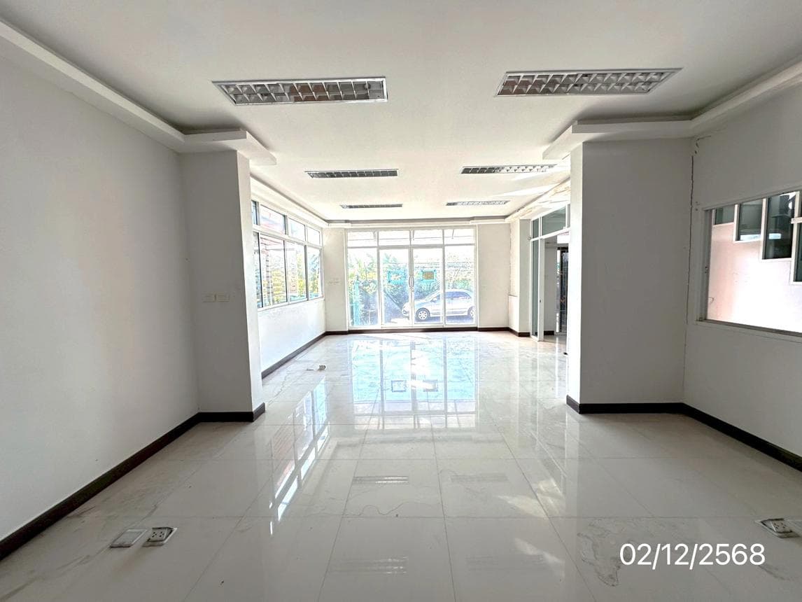 บ้านเดี่ยว บ้านบุรีรมย์ เทพารักษ์-วงแหวนฯ แพรกษาใหม่ เมืองสมุทรปราการ สมุทรปราการ พื้นที่ 55.5 ตร.ว. พื้นที่ใช้สอย 223.25 ตร.ม. 2 ห้องนอน 2 ห้องน้ำ
