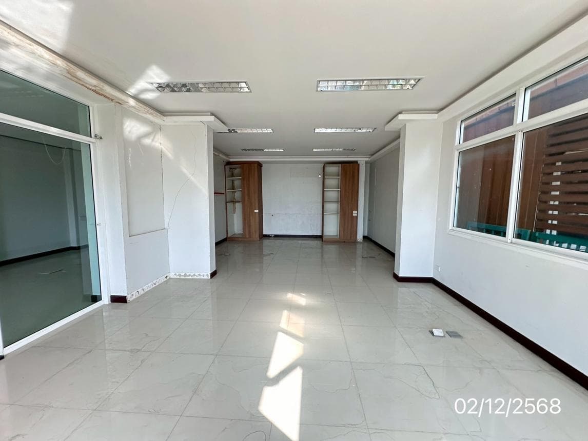บ้านเดี่ยว บ้านบุรีรมย์ เทพารักษ์-วงแหวนฯ แพรกษาใหม่ เมืองสมุทรปราการ สมุทรปราการ พื้นที่ 55.5 ตร.ว. พื้นที่ใช้สอย 223.25 ตร.ม. 2 ห้องนอน 2 ห้องน้ำ