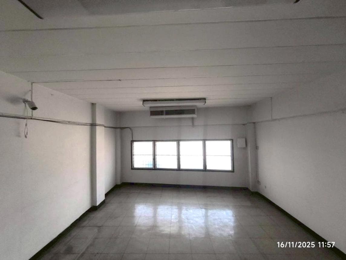 ขายอาคารพาณิชย์ 1 ห้องนอน 2 ห้องน้ำ พื้นที่ 168 ตร.ม. ทำเลทองรอบเวียง เมืองเชียงราย เหมาะทำธุรกิจและโฮมออฟฟิศ ราคา 3.89 ล้าน