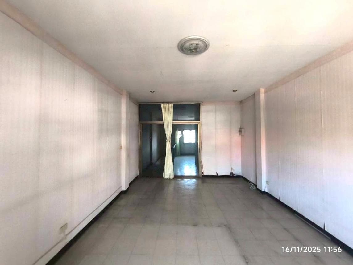 ขายอาคารพาณิชย์ 1 ห้องนอน 2 ห้องน้ำ พื้นที่ 168 ตร.ม. ทำเลทองรอบเวียง เมืองเชียงราย เหมาะทำธุรกิจและโฮมออฟฟิศ ราคา 3.89 ล้าน
