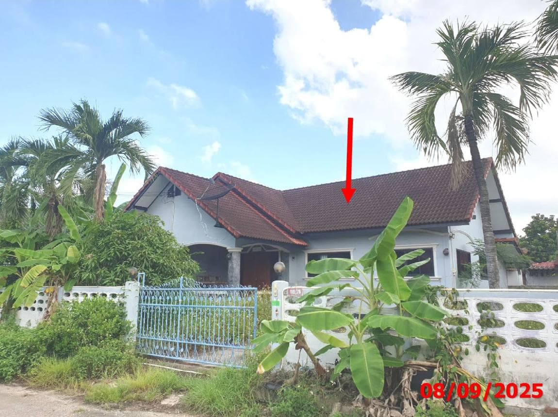 บ้านเดี่ยว ต้นธงชัย เมืองลำปาง ลำปาง 3 ห้องนอน 2 ห้องน้ำ พื้นที่ใช้สอย 161.2 ตร.ม. ทำเลดีเดินทางสะดวก บรรยากาศร่มรื่น ราคาพิเศษ 3.2 ล้าน