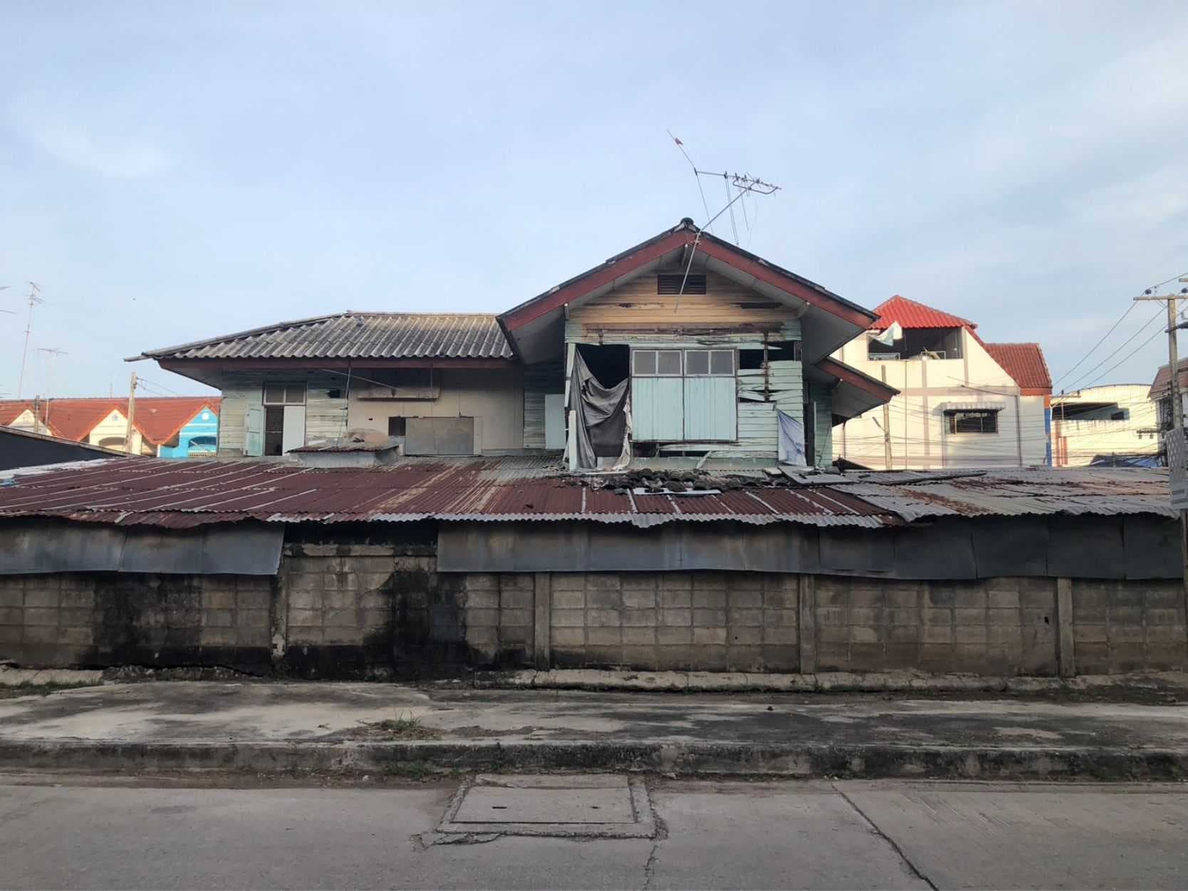 ที่ดินแปลงมุม 179ตร.วา ทำเลทองในเมือง ติดถนน3ฝั่ง ผังเมืองสีส้ม