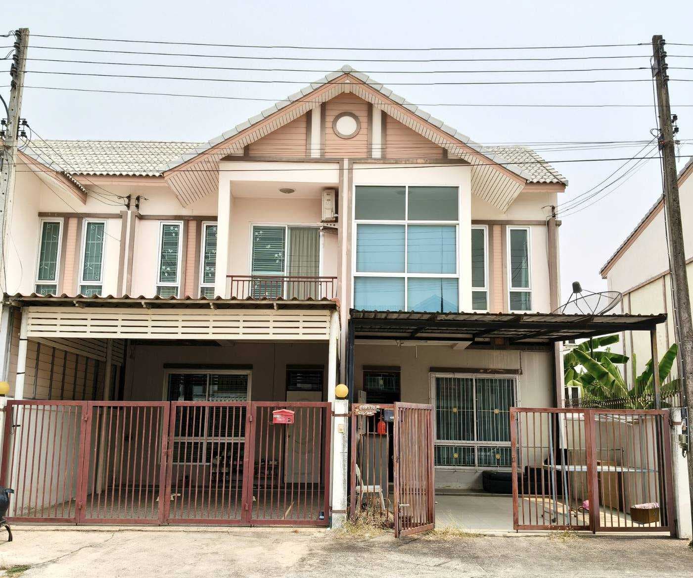 บ้านพร้อมอยู่สไตล์โมเดิร์น ใกล้แยกวุ่นวาย หมู่บ้านวนาทาวน์โฮม สะดวกทุกการใช้ชีวิต