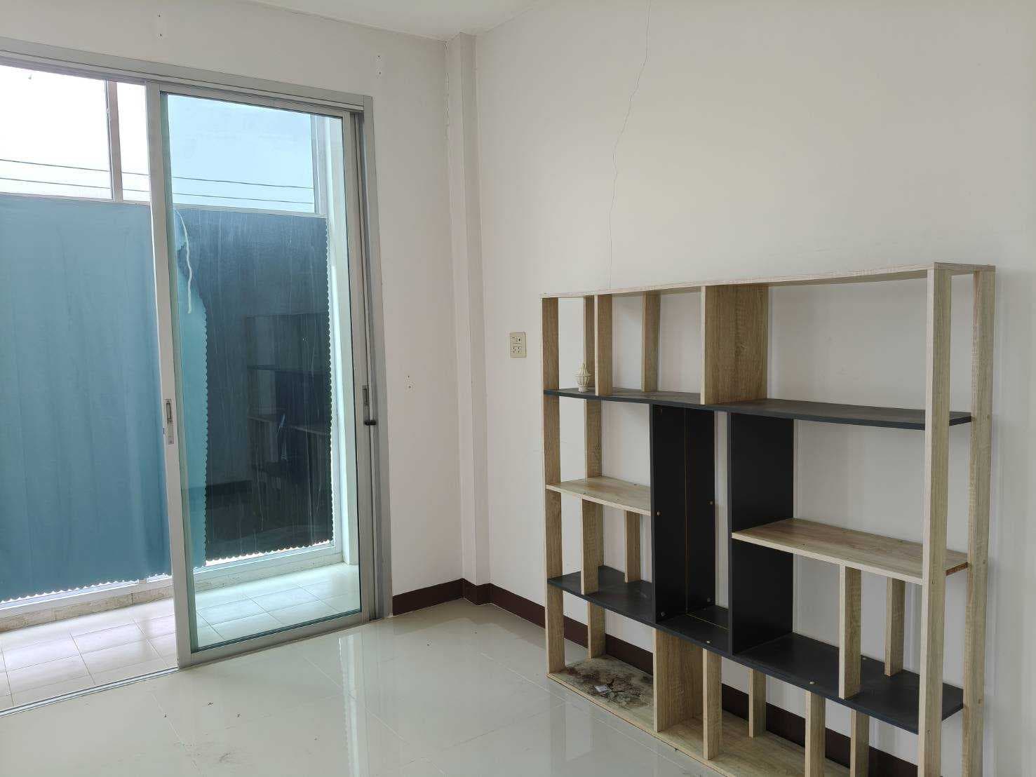 บ้านพร้อมอยู่สไตล์โมเดิร์น ใกล้แยกวุ่นวาย หมู่บ้านวนาทาวน์โฮม สะดวกทุกการใช้ชีวิต