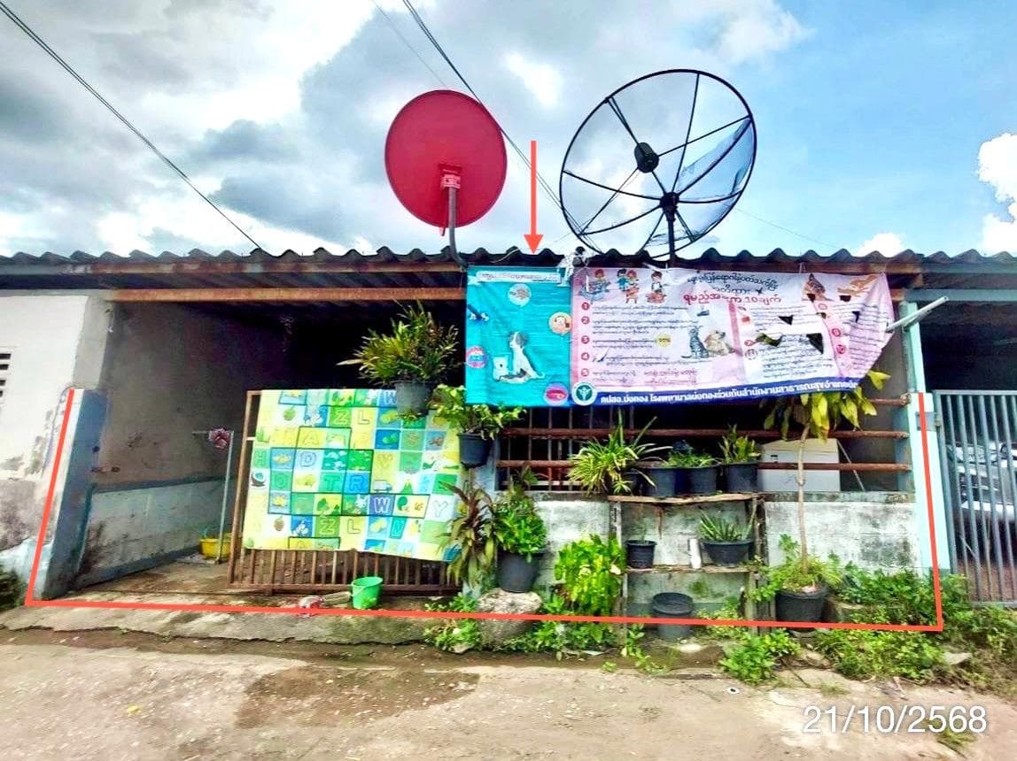 ทาวน์เฮ้าส์ บ่อทอง ชลบุรี 2 ห้องนอน 1 ห้องน้ำ พื้นที่ 90 ตร.ม. บนที่ดิน 23 ตร.ว. ทำเลสงบ บรรยากาศชุมชนเรียบง่าย ราคาพิเศษเพียง 7 แสน