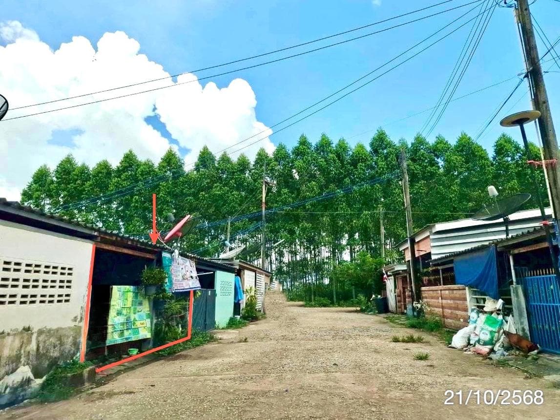 ทาวน์เฮ้าส์ บ่อทอง ชลบุรี 2 ห้องนอน 1 ห้องน้ำ พื้นที่ 90 ตร.ม. บนที่ดิน 23 ตร.ว. ทำเลสงบ บรรยากาศชุมชนเรียบง่าย ราคาพิเศษเพียง 7 แสน