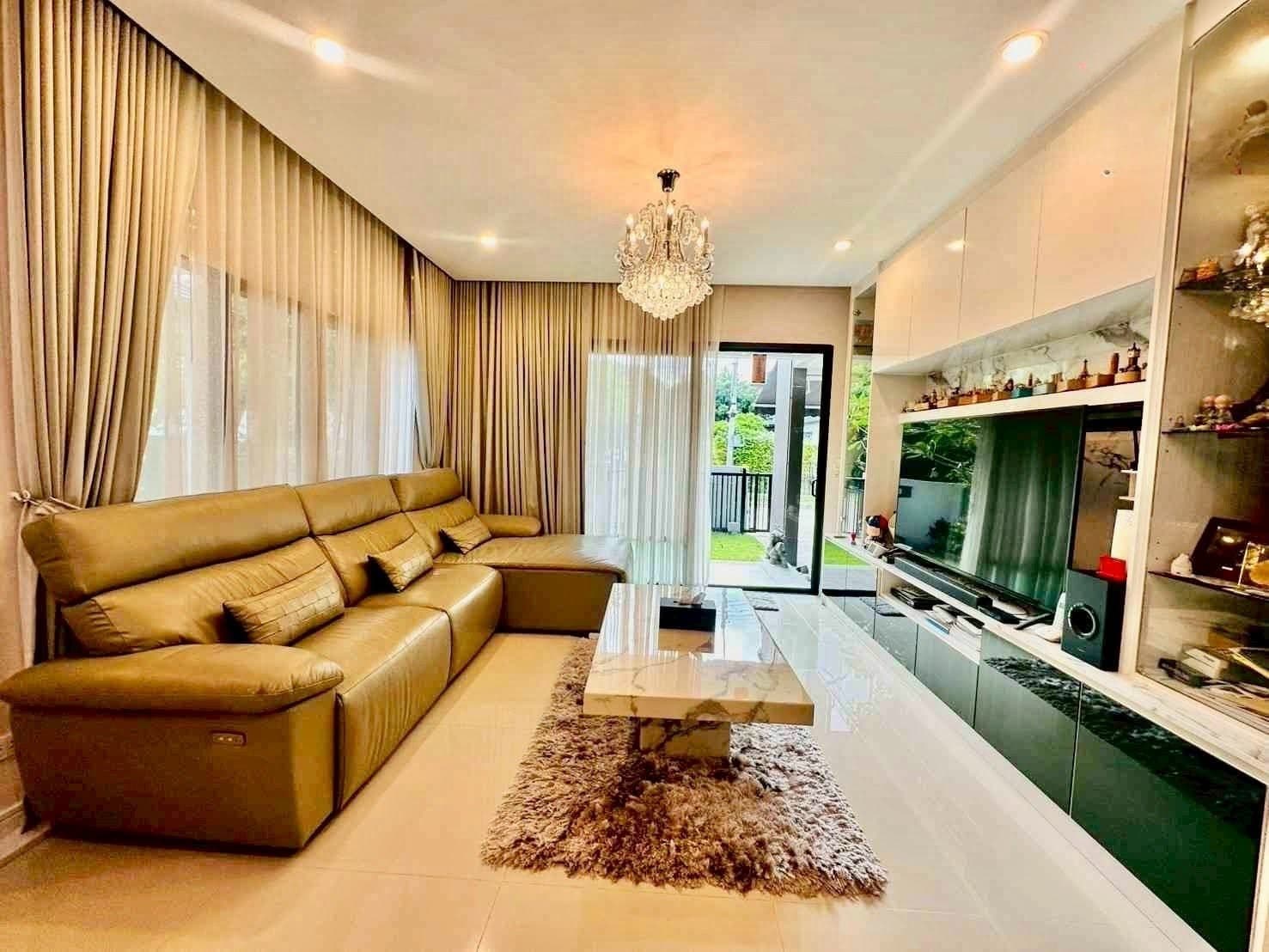 บ้านหรูแปลงมุม บุราสิริ พัฒนาการ บ้านเดี่ยวระดับพรีเมียม บนทำเลศักยภาพ พร้อมพื้นที่ใช้สอยขนาดใหญ่และฟังก์ชันครบครัน