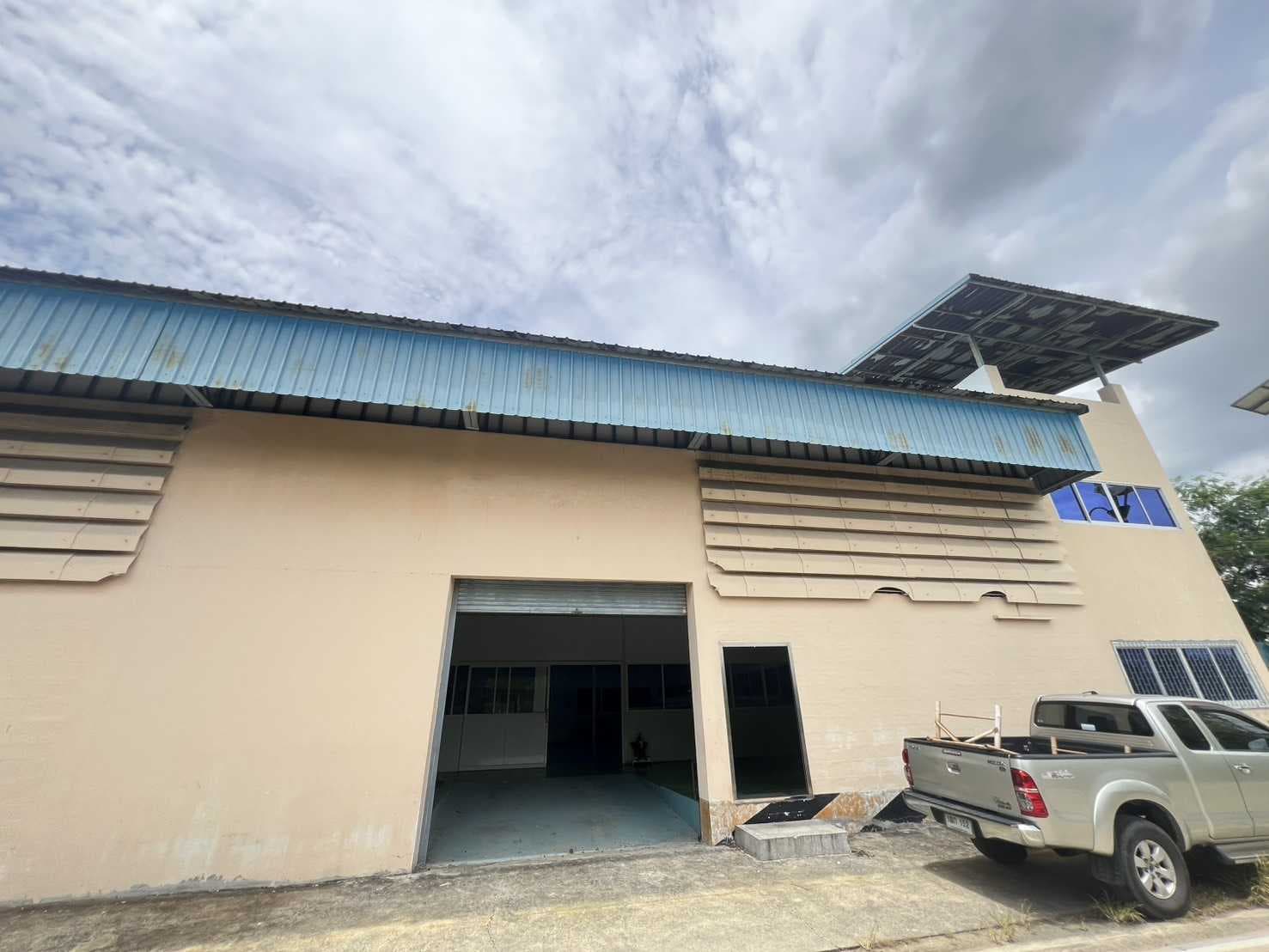 ขายโรงงาน เหมาะทำทั้งโรงงานและโกดัง อยู่ซอยกิ่งแก้ว 64 ใกล้สนามบินสุวรรณภูมิเพียง 2.6 กม.