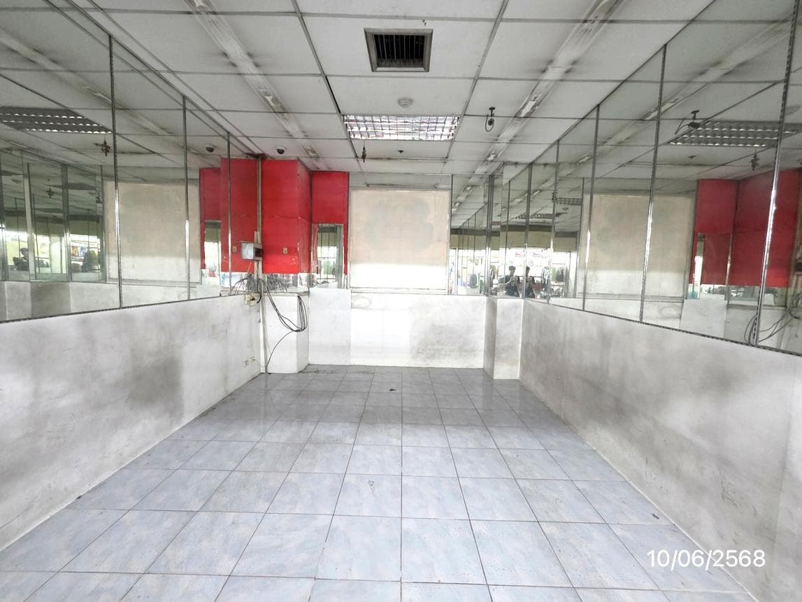 ขายห้องชุดสำนักงาน โบ๊เบ๊ทาวเวอร์ 2 ทำเลทองใจกลางเมือง ย่านการค้าและการคมนาคมขนส่ง ป้อมปราบศัตรูพ่าย