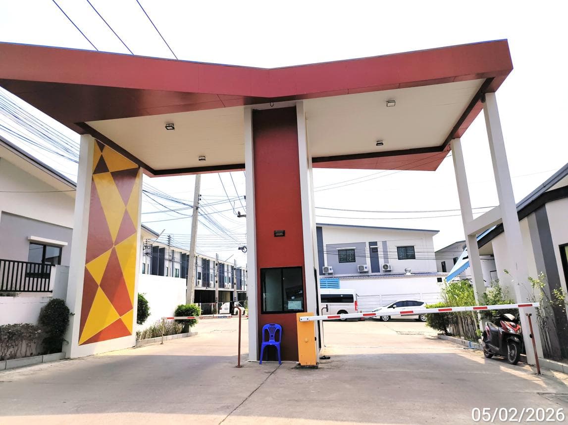 ขายทาวน์เฮ้าส์ เดอะ เน็กซ์ วิลเลจ 3 (The Next Village 3) มาบยางพร ปลวกแดง ทำเลดีใกล้แหล่งงานนิคมฯ พื้นที่ใช้สอยคุ้มค่า