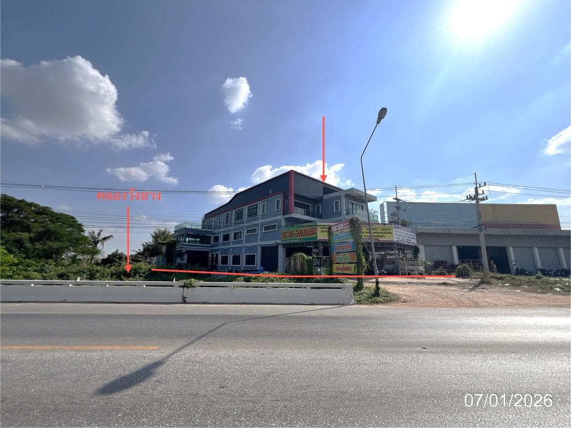 ขายบ้านเดี่ยวขนาดใหญ่ เมืองกำแพงเพชร ทำเลนครชุม 8 ห้องนอน พื้นที่ใช้สอย 1,090.5 ตร.ม. เหมาะสำหรับครอบครัวใหญ่หรือโฮมออฟฟิศ
