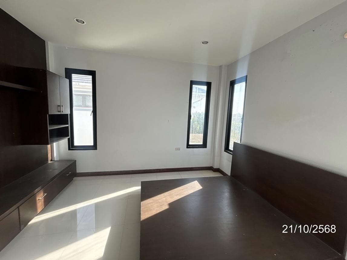 บ้านเดี่ยว 3 ห้องนอน พื้นที่ 243.5 ตร.ม. ทำเลศักยภาพ เฉนียง เมืองสุรินทร์ สุรินทร์