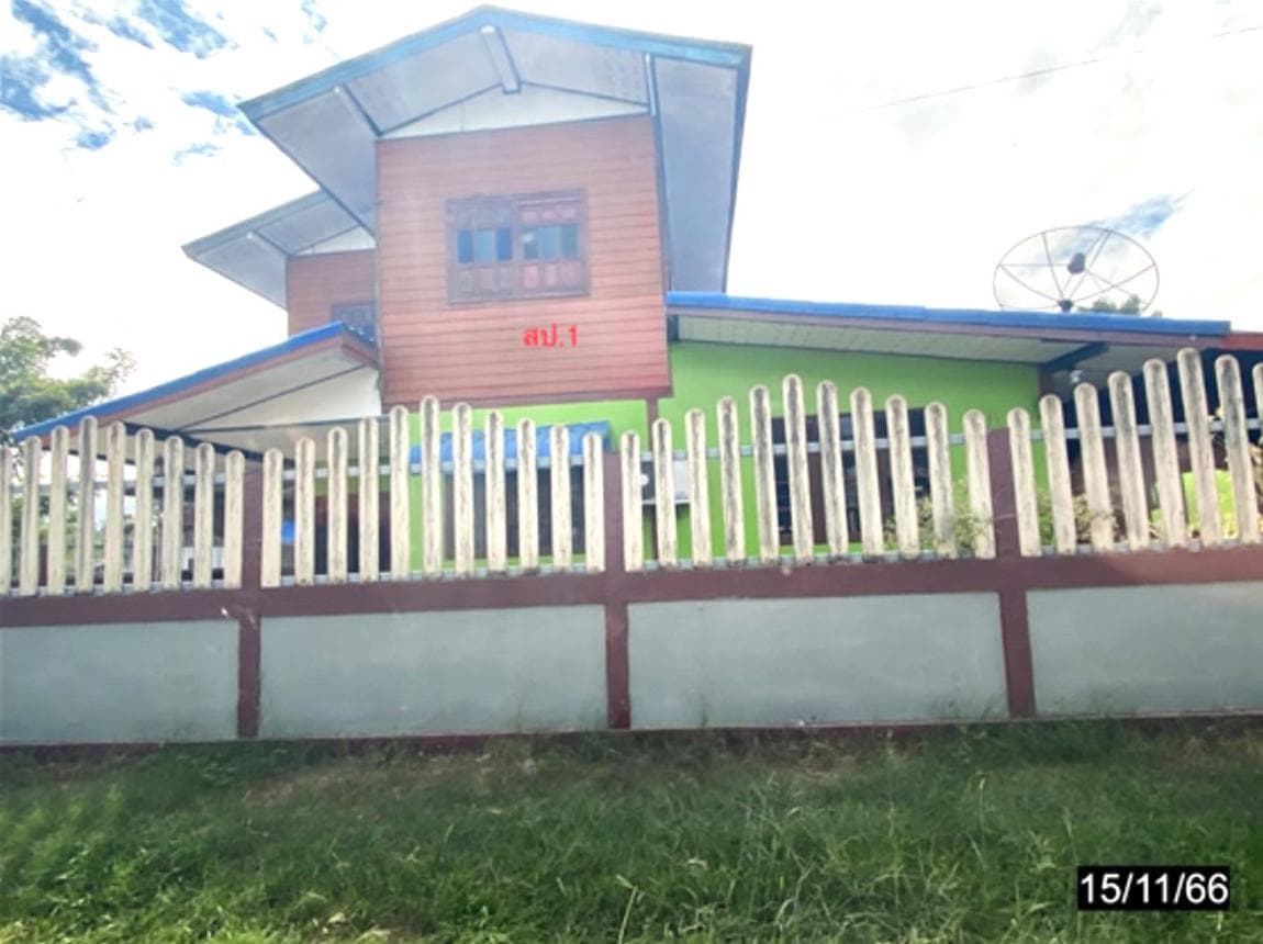 ขายบ้านเดี่ยวชั้นเดียว 3 ห้องนอน 2 ห้องน้ำ พื้นที่ใช้สอยกว้างขวาง 240 ตร.ม. บนเนื้อที่ 93 ตร.ว. ต.ดอนสมบูรณ์ อ.ยางตลาด จ.กาฬสินธุ์ บรรยากาศเงียบสงบ เป็นส่วนตัว ทำเลดีเดินทางสะดวก