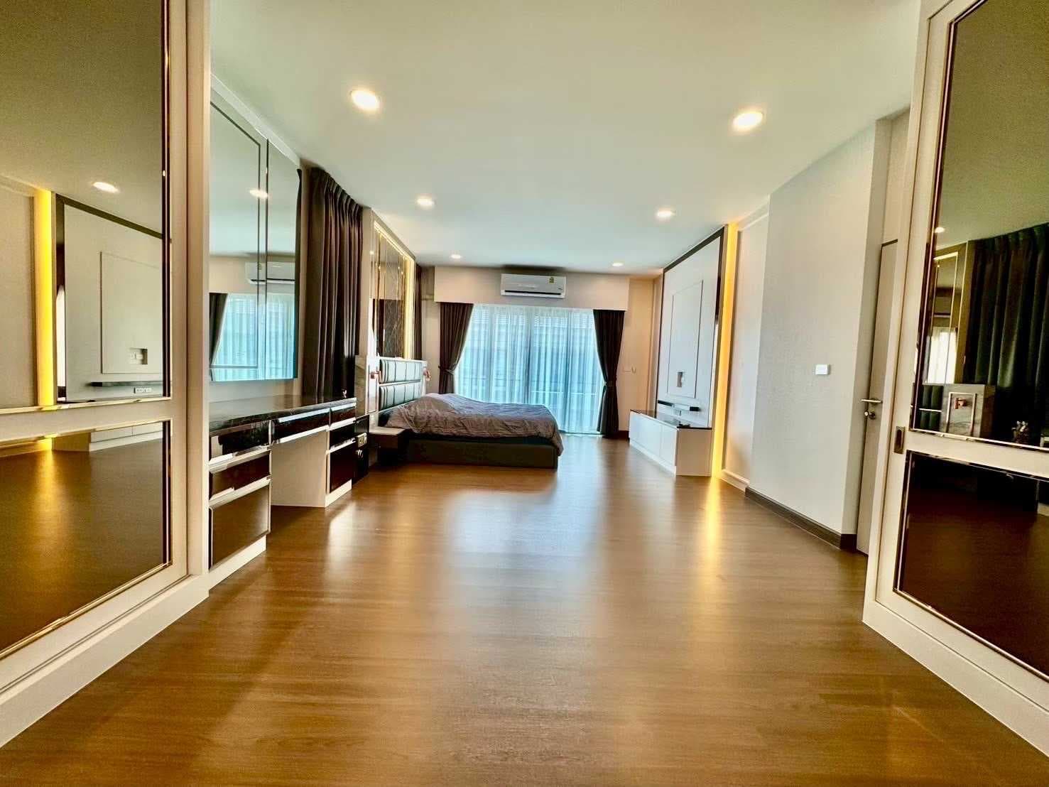 ขายด่วน❗️: บ้านหรู The City Bangna 76 ตร.ว. ใกล้เมกะบางนา เฟอร์นิเจอร์ครบ พร้อมเข้าอยู่