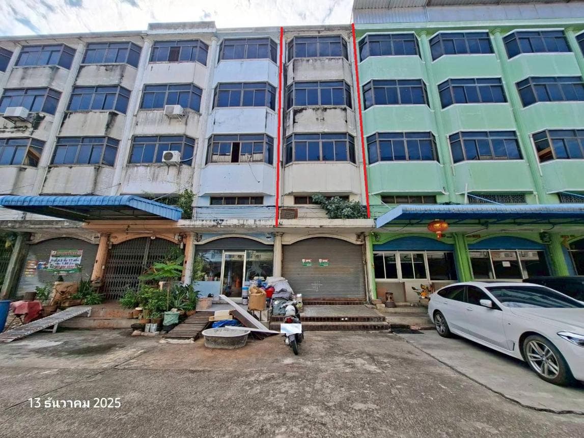 ขายอาคารพาณิชย์ เขตหนองแขม กรุงเทพมหานคร ทำเลหลักสอง เนื้อที่ 17.4 ตร.ว. พื้นที่ใช้สอย 228 ตร.ม. 2 ห้องนอน 4 ห้องน้ำ สภาพดี เหมาะสำหรับประกอบกิจการและลงทุน