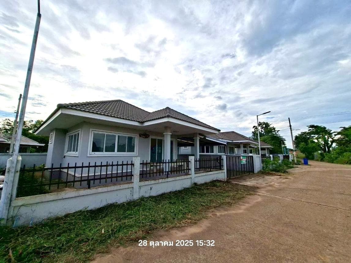 บ้านเดี่ยว หนองโพรง ศรีมหาโพธิ ปราจีนบุรี 2 ห้องนอน 2 ห้องน้ำ พื้นที่ 101.25 ตร.ม. บนที่ดินกว้างขวาง 57.6 ตร.ว. ทำเลดีใกล้นิคมอุตสาหกรรม ราคาพิเศษ 2.3 ล้าน