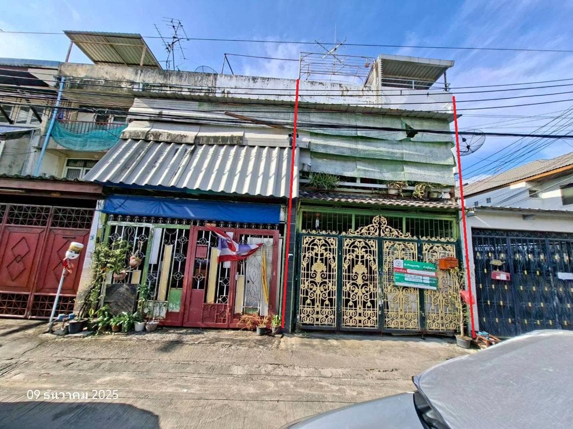 ทาวน์เฮ้าส์ บางบำหรุ เขตบางกอกน้อย กรุงเทพมหานคร พื้นที่ 24 ตร.ว. พื้นที่ใช้สอย 282 ตร.ม. 6 ห้องนอน 2 ห้องน้ำ