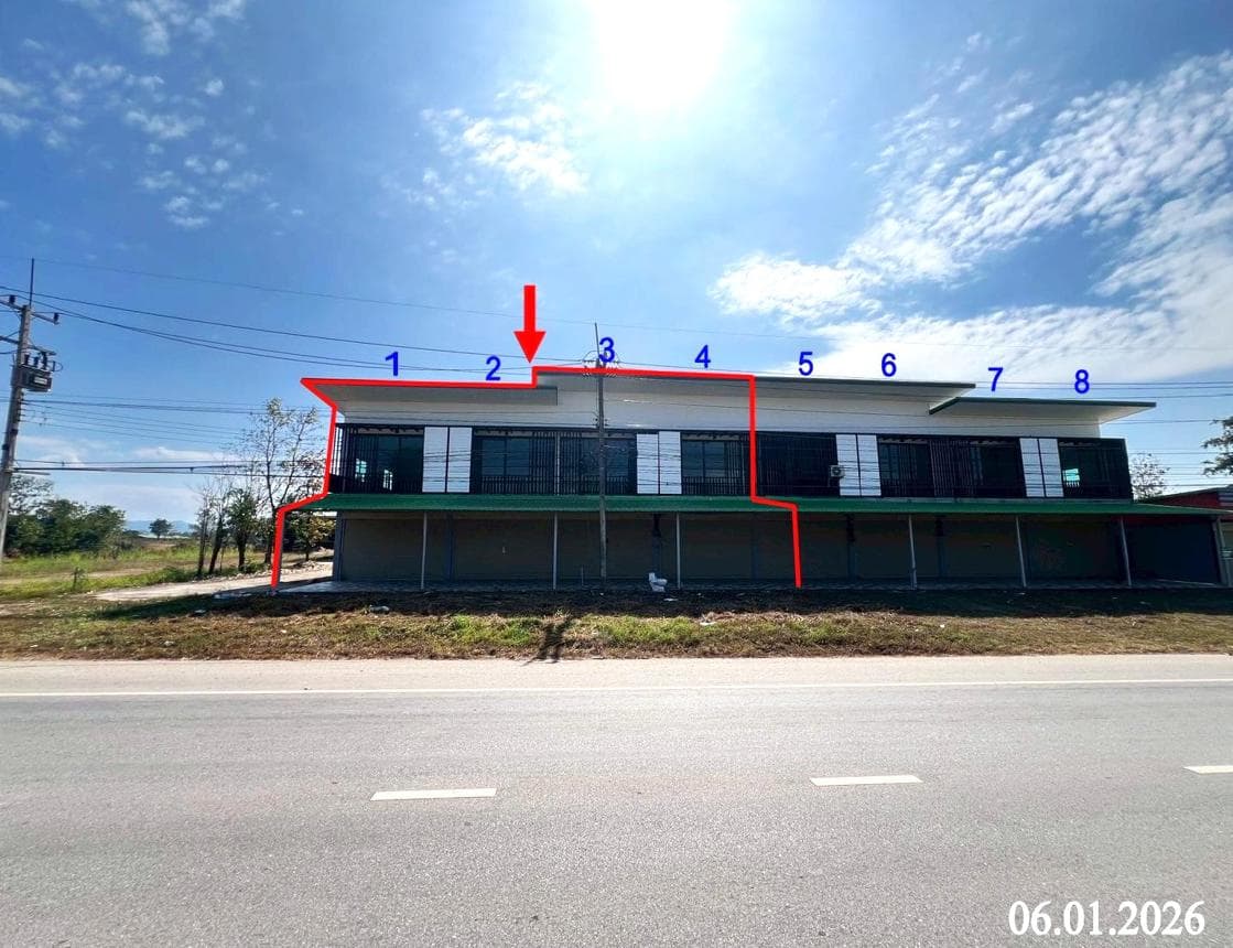 ขายอาคารพาณิชย์ 3 ชั้น 6 ห้องนอน 5 ห้องน้ำ พื้นที่ใช้สอยกว้างขวาง 774 ตร.ม. ทำเลศักยภาพ ต.ผาจุก อ.เมืองอุตรดิตถ์ เหมาะสำหรับทำธุรกิจและพักอาศัย