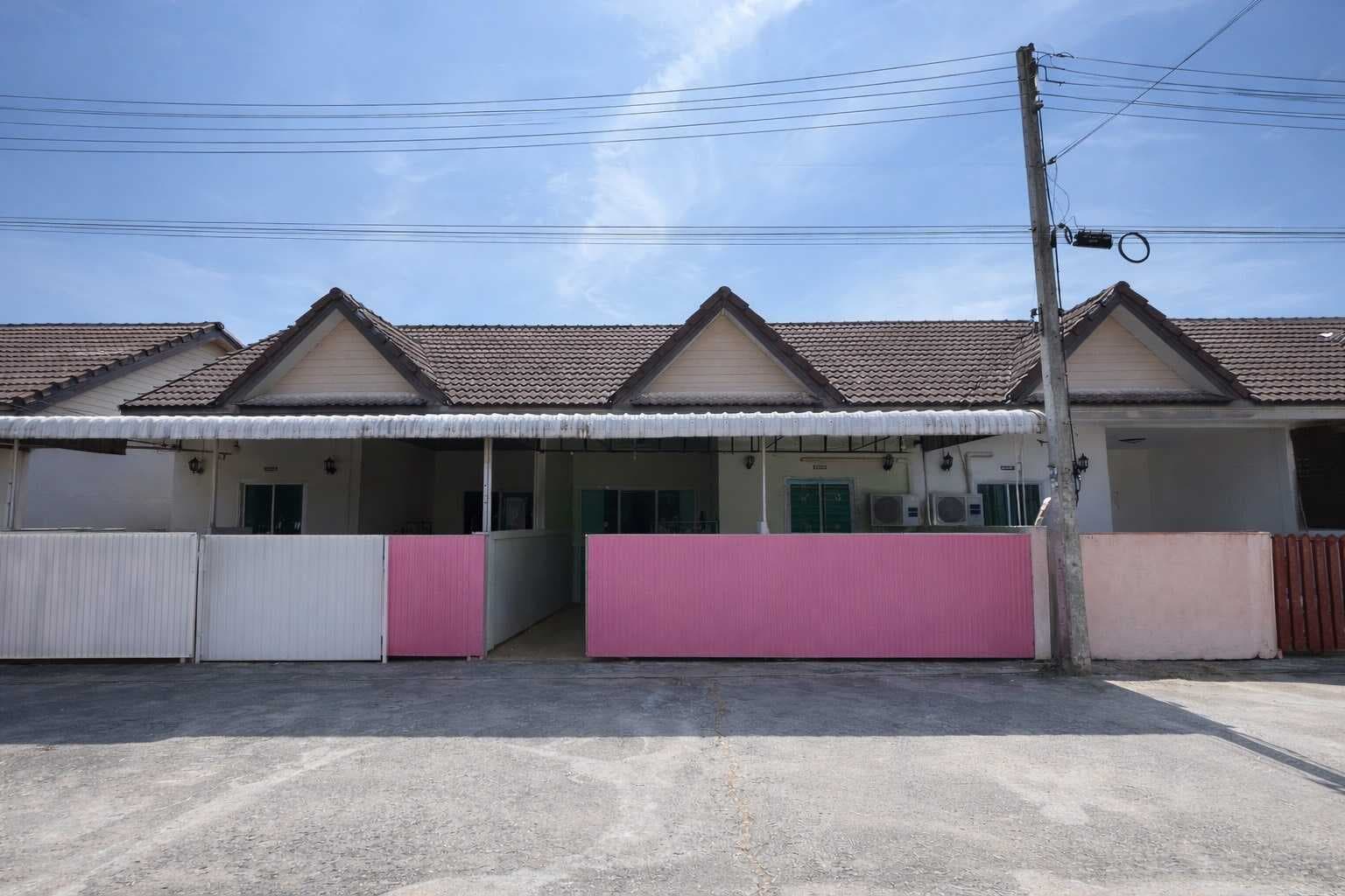 ขายด่วน ทาวน์เฮ้าส์ ชั้นเดียว 25 ตร.ว. 100 ตร.ม. ใกล้ตลาดซอย 2 ขุนทะเล ขายพร้อมผู้เช่า