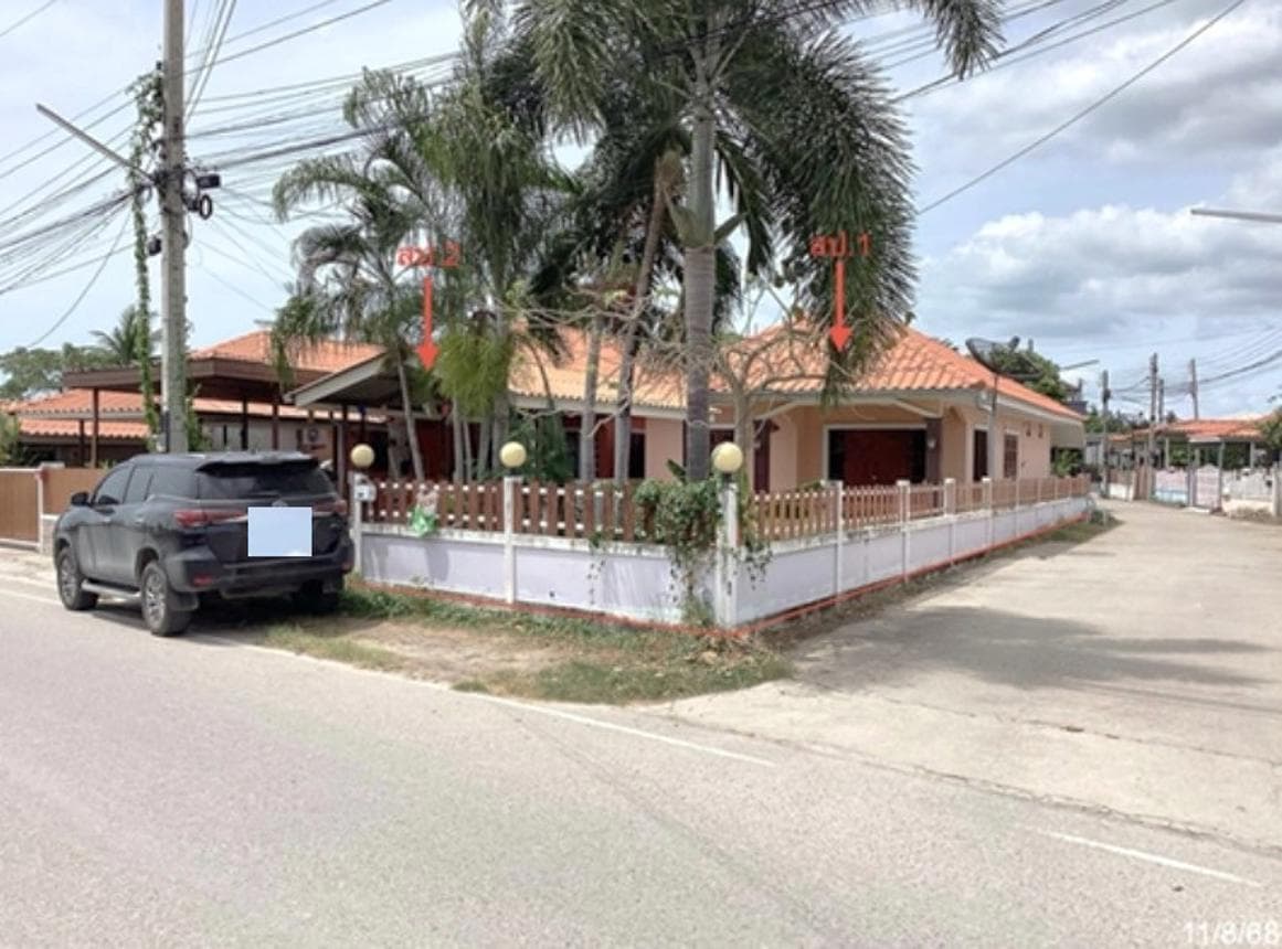 บ้านเดี่ยว ชะอำ เพชรบุรี 2 ห้องนอน 2 ห้องน้ำ พื้นที่ 103.6 ตร.ม. บนที่ดินกว้าง 62 ตร.ว. ทำเลพักผ่อนใกล้แหล่งท่องเที่ยวและชายหาด ราคาพิเศษ 2.4 ล้าน