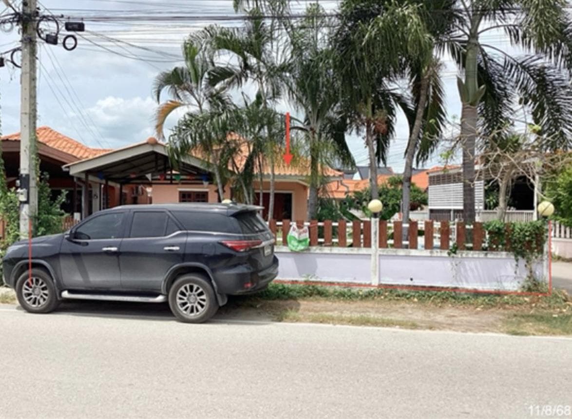 บ้านเดี่ยว ชะอำ เพชรบุรี 2 ห้องนอน 2 ห้องน้ำ พื้นที่ 103.6 ตร.ม. บนที่ดินกว้าง 62 ตร.ว. ทำเลพักผ่อนใกล้แหล่งท่องเที่ยวและชายหาด ราคาพิเศษ 2.4 ล้าน