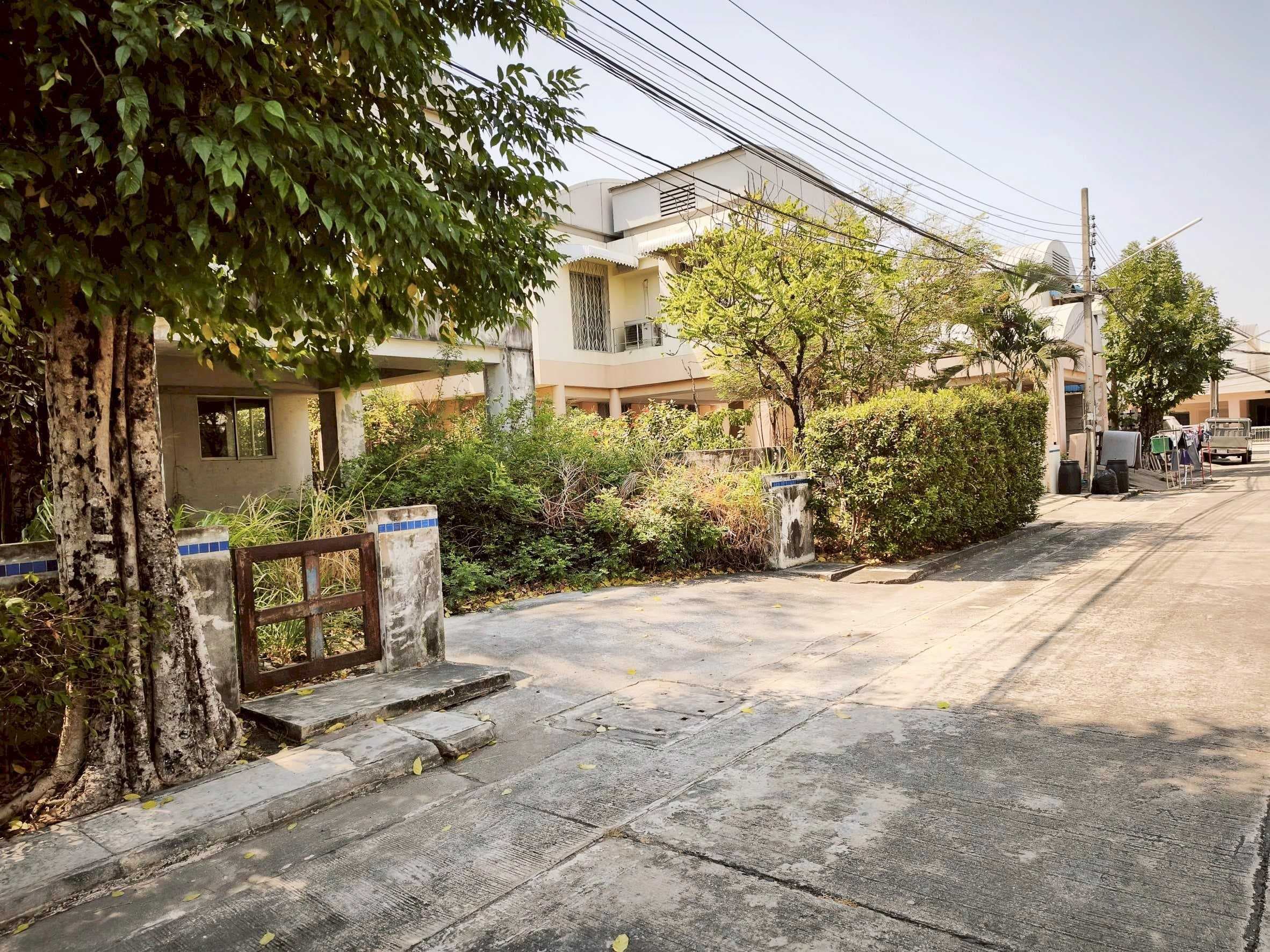ที่ดินพร้อมสิ่งปลูกสร้าง 71 ตร.ว. หมู่บ้านโนเบิลโฮม บางพลี ตำบลบางพลีใหญ่ อำเภอบางพลี จังหวัดสมุทรปราการ ราคา 3,690,000 บาท