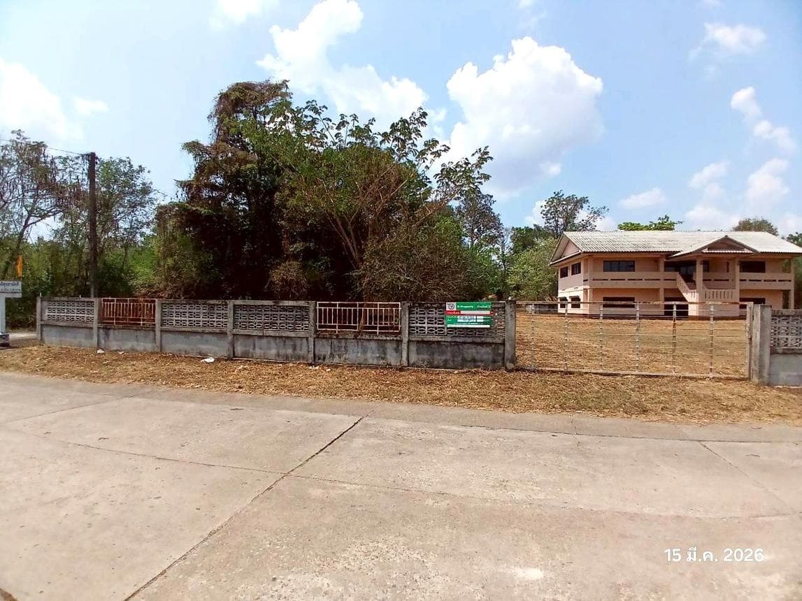บ้านเดี่ยว ล้อมแรด เถิน ลำปาง พื้นที่ 52 ตร.ว. พื้นที่ใช้สอย 240 ตร.ม.