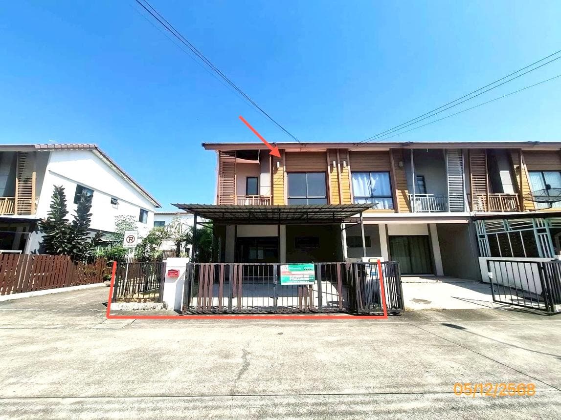 ขายทาวน์เฮ้าส์ บ้านพฤกษาไพร์ม 86/3 ลาดกระบัง-สุวรรณภูมิ 2 ศีรษะจรเข้น้อย บางเสาธง สมุทรปราการ 3 ห้องนอน 2 ห้องน้ำ พื้นที่ 131.1 ตร.ม. ทำเลดีใกล้สนามบินสุวรรณภูมินั่นเอง